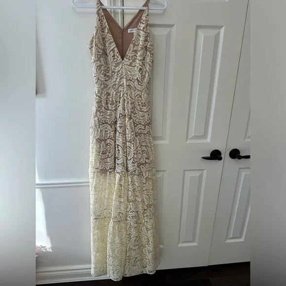 NWOT Dress the Population Melina Gold and White Lace Maxi Dress
Size XS - Picture 5 of 7
